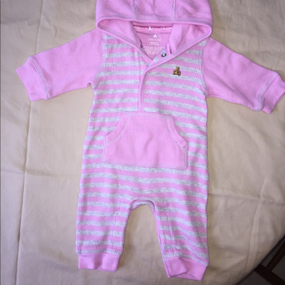 Baby Gap outfit • Newborn